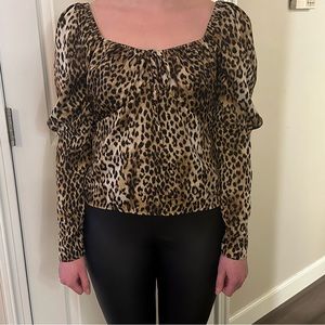 Leopard print puffy sleeve top